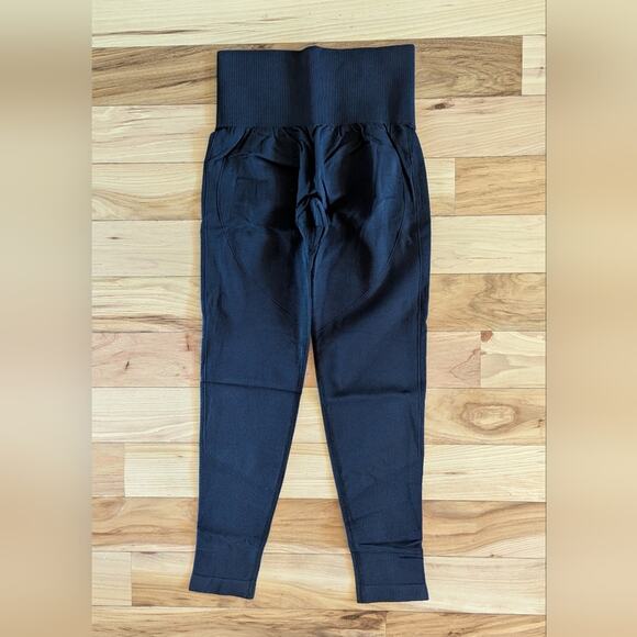 New Halara Seamless Leggings Size Medium - Picture 3 of 9